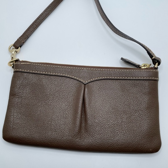EUC Dooney & Bourke leather Wristlet - Picture 2 of 8